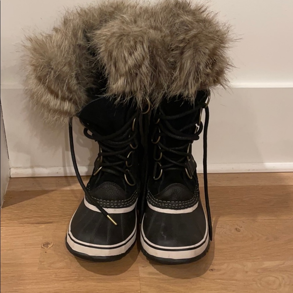 Sorel snow boots barely worn